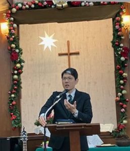 堀野牧師宣教中１